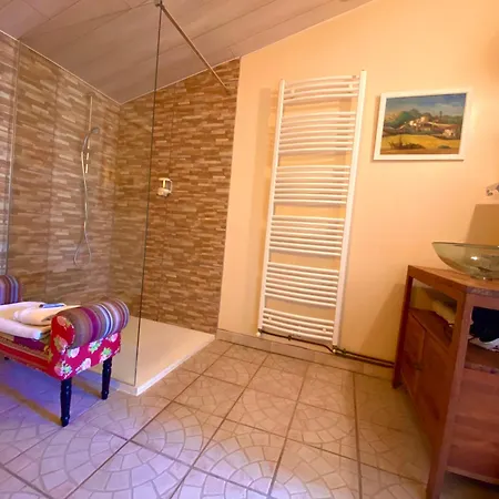 Le Grand Bain לינה וארוחת בוקר