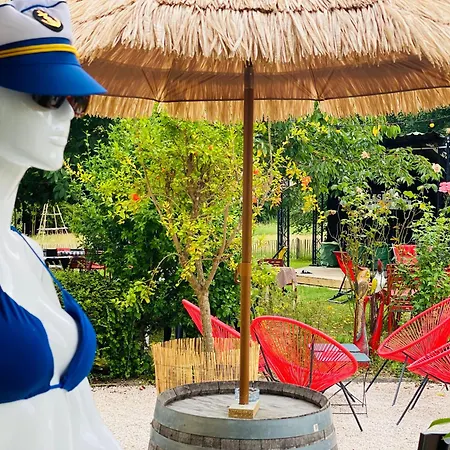 Le Grand Bain Nocleg ze śniadaniem 3*